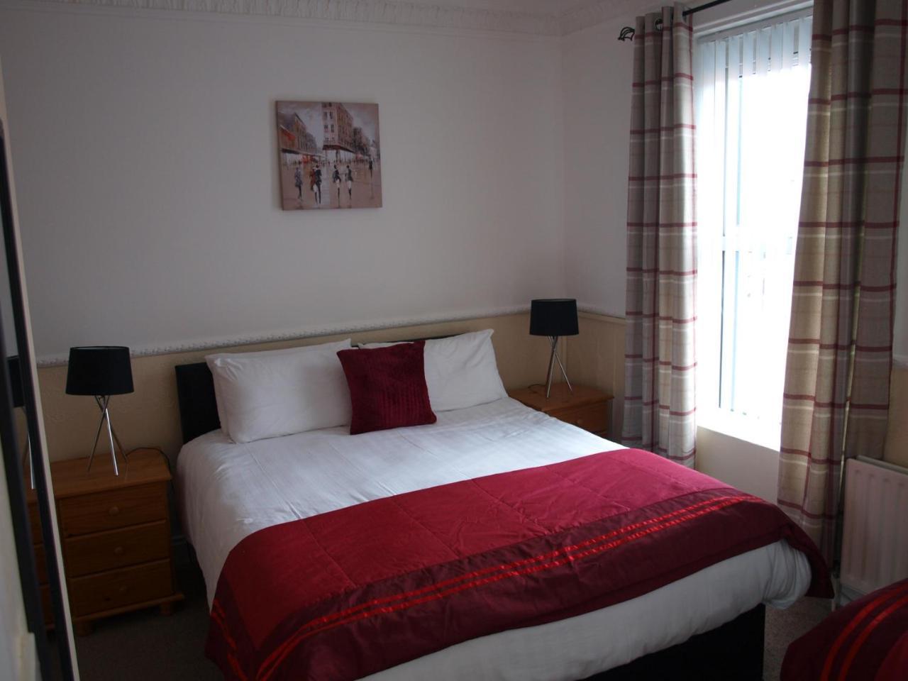 Phoenix B&B Лъндъндери Екстериор снимка